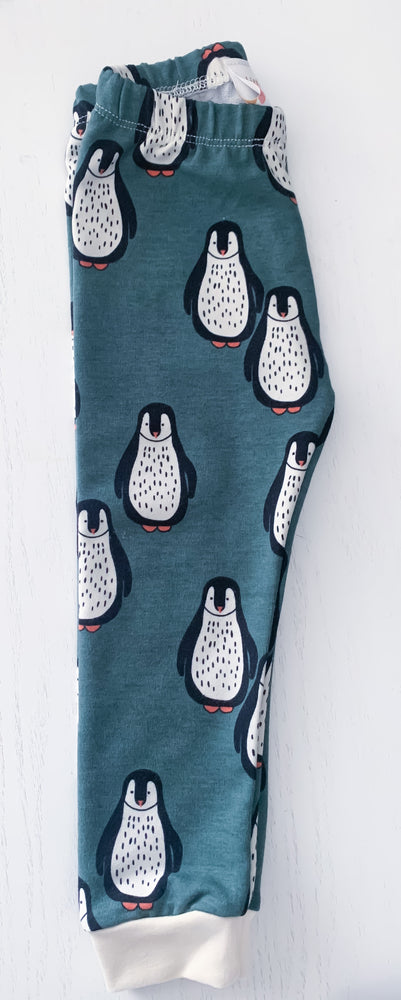 
            
                Load image into Gallery viewer, Leggings - Penguin Pine Green
            
        