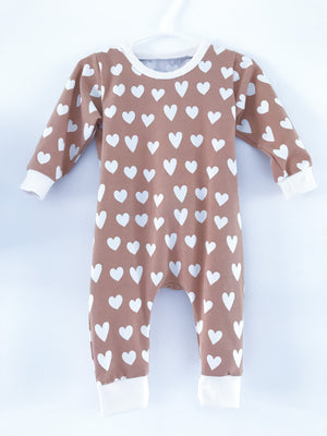 
            
                Load image into Gallery viewer, Snapless Romper - Heart Toffee
            
        