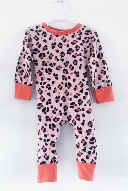 
            
                Load image into Gallery viewer, Baby Grow - Leopard spots Pink
            
        