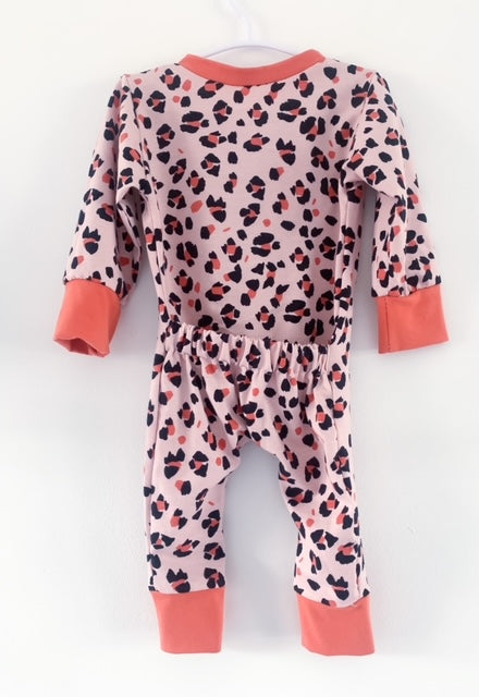 
            
                Load image into Gallery viewer, Baby Grow - Leopard spots Pink
            
        